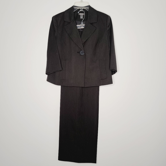 Kenneth Cole Reaction Wide Leg Trouser Size 4 and Suit Jacket Size 2 Grey Stripe - Picture 2 of 8
